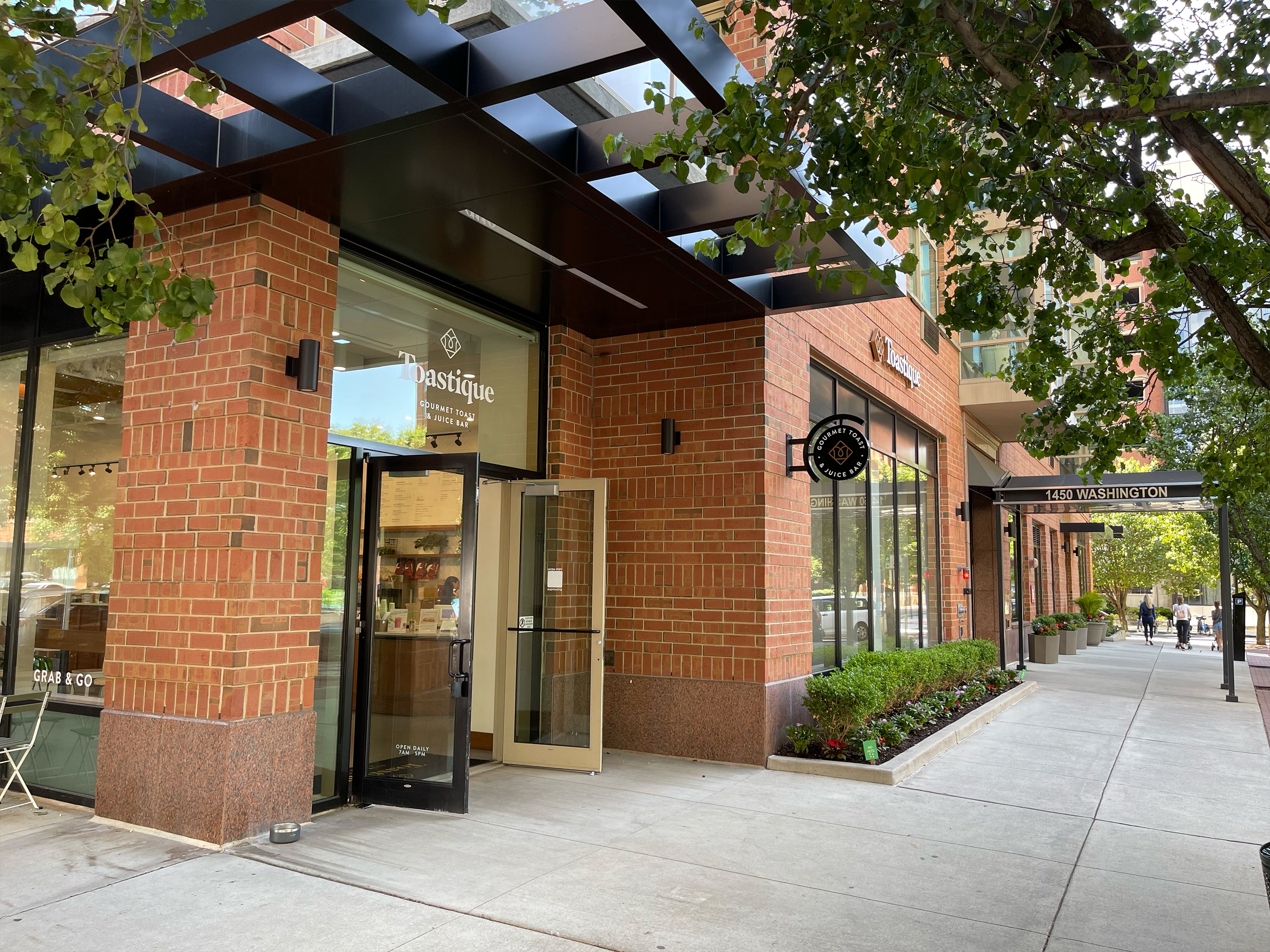 Toastique Hoboken café exterior on Washington Street