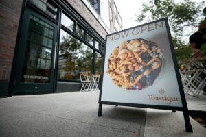YOU SHOULD BUY A HEALTHY FOOD FRANCHISE IN 2021: HERE’S WHY