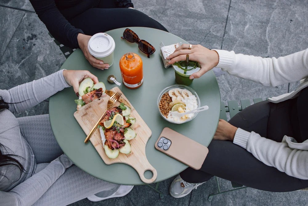 Guests enjoying colorful toasts, juice, and coffee at a Toastique brunch franchise café, highlighting one of the best brunch franchise opportunities.”